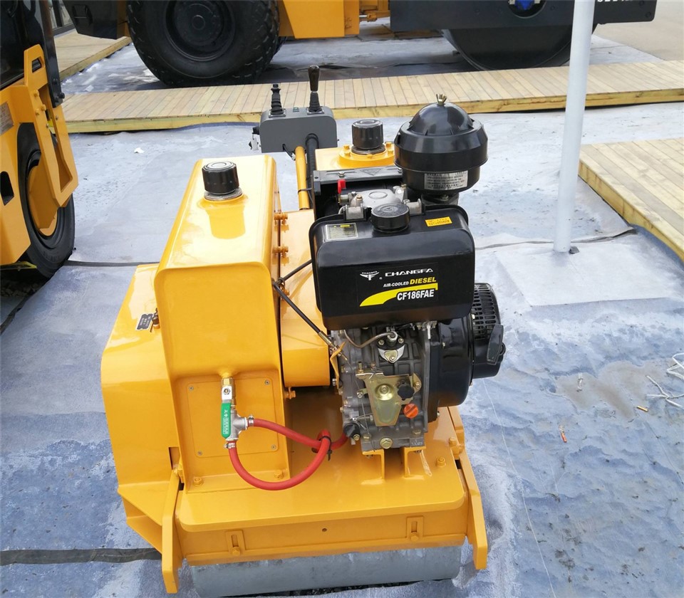 Powered Vibrating Walkbehind Road Roller 700kg Baby Hand Road Roller Compactor