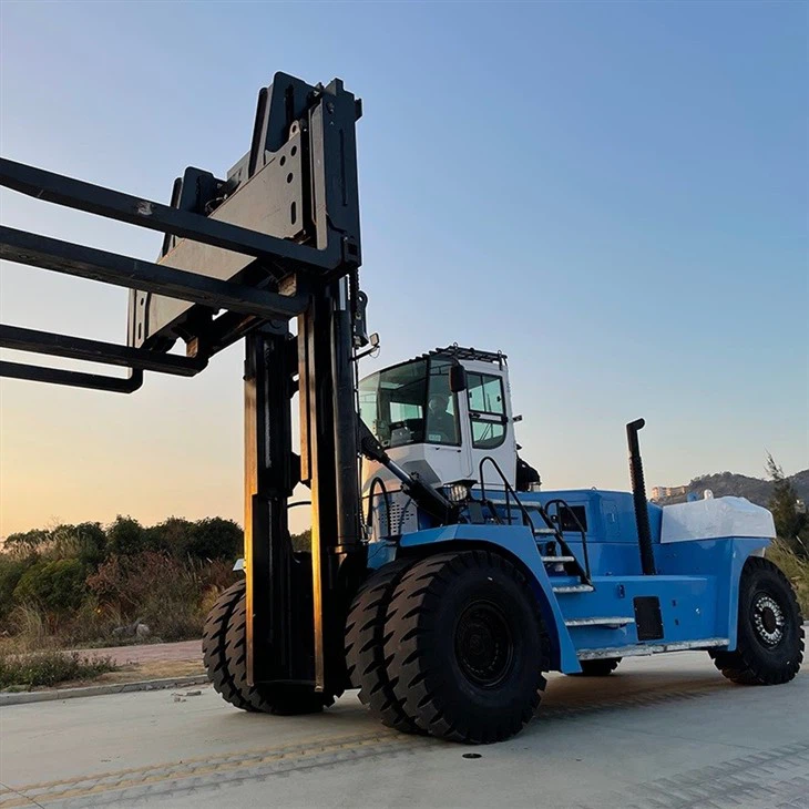 SOCMA 65ton Diesel ForkliftHeavy Duty Forklift For Steel Mills Cement Prefabrication Plants Wind Power Transport