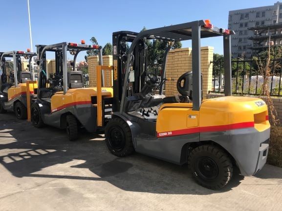 3 Ton Diesel Small Forklift Truck Work In Container And Warehouse Attachment Side Shift